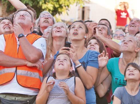 ATTINIANUM Glasilo Grada Vodnjana Kao u reklamama, trebali bi biti optimistični i djelovati, i kad je najgore pjevati.