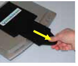 Chiudere lo sportellino tenendolo premuto con un dito e inserire di nuovo il supporto nello scanner; (Fig.12); 9 10 11 12 5.