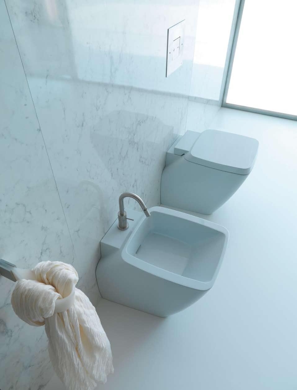 _41 vaso e bidet terra con piano rubinetteria floor standing