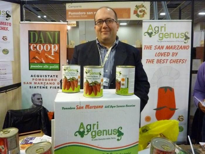 il presidente della Cooperativa Agrigenus (fotomonicapiscitelli) Incontriamo due giovani che stanno investendo moltissimo nel pomodorino: Angelo Di Giacomo, titolare dell azienda agricola Giolì,