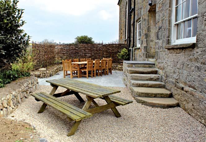 Nei pressi di Watergate Bay, una manor house in stile locale, del XVIII secolo, apre le porte all ospitalità ricercata dei viaggiatori contemporanei.