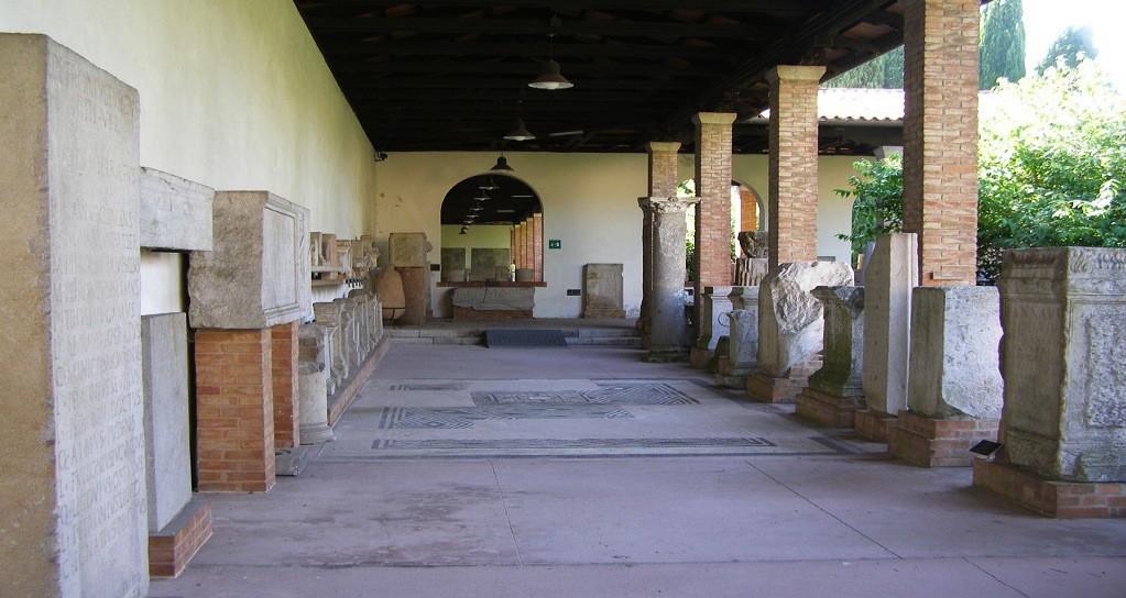 SAXA LOQUUNTUR MONUMENTI ISCRITTI ROMANI DAL FRIULI Corso estivo di epigrafia La Società Friulana di Archeologia, il Dipartimento di Studi Umanistici e del Patrimonio Culturale dell'università degli