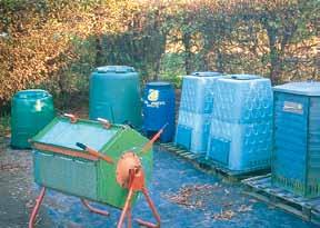 La buca di compostaggio è un vecchio sistema che prevede l'accumulo degli scarti