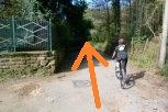 Km 4,7-628 mslm Al muretto con cancello proseguire dritto (via