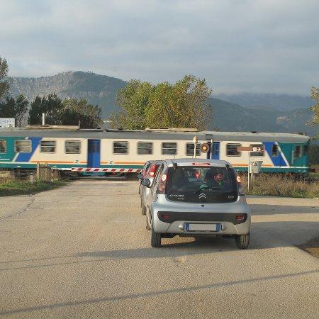 che ci sono certi treni che effettuano delle fermate che potrebbero essere evitate.