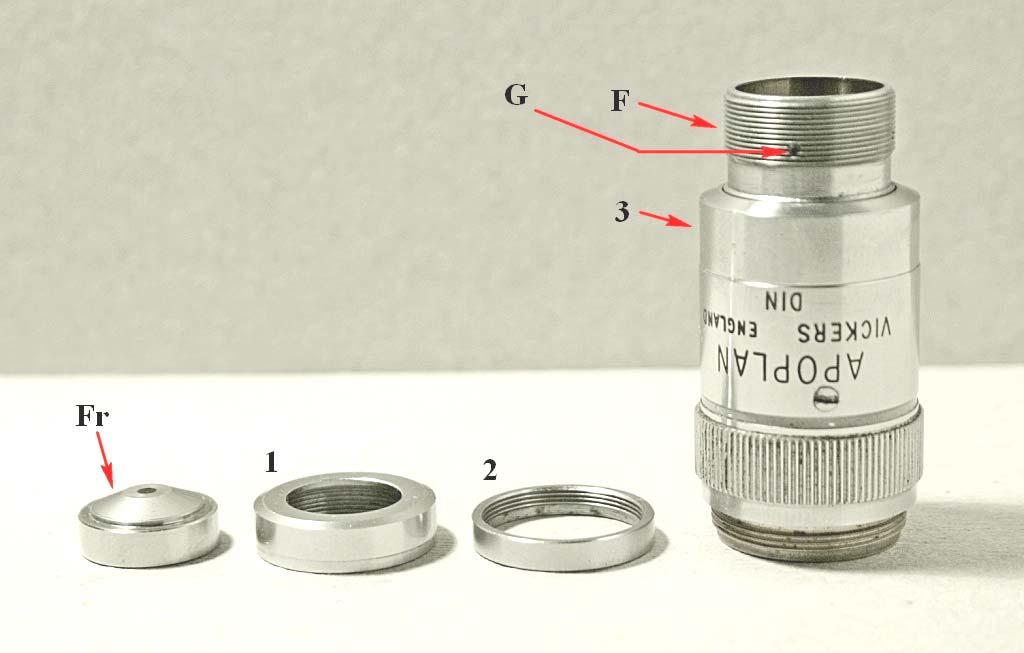 L anello 2 si avvita sullo stesso filetto e serve da controdado per l anello 1: ciò significa che, in sede di montaggio, avvitando o svitando l anello 1, è possibile spostare assialmente la lente