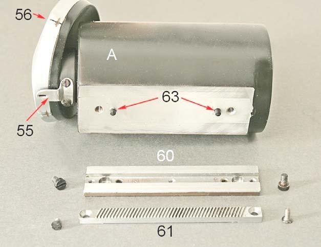 Ora passiamo al movimento veloce, coarse, o macrometrico, comandato dalle manopole laterali più grandi, indicate con Ma nella fig. 2377 a pag. 965. Fig.