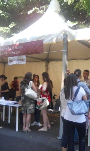 15/07/2014 06:03 Alla Sapienza caccia alle matricole indecise Tre giorni di «Porte Aperte»: stand, presentazioni di facoltà in Aula Magna, incontri con i prof Cercasi matricole disperatamente.