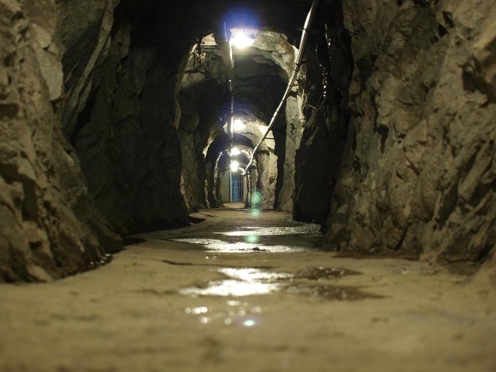 Nei cunicoli di Fort Gondo Continue cascate e strapiombi da Gabi a