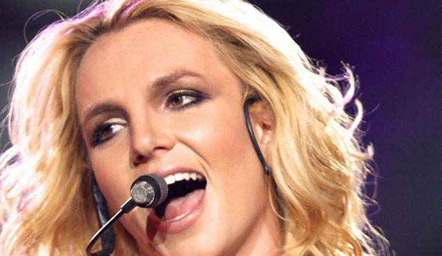 Ultimora: il microfono di Britney Spears è in realtà uno specchietto per dentisti Britney Spears alla ribalta: il mio microfono nell auricolare è in realtà uno specchietto per dentisti Los Angeles