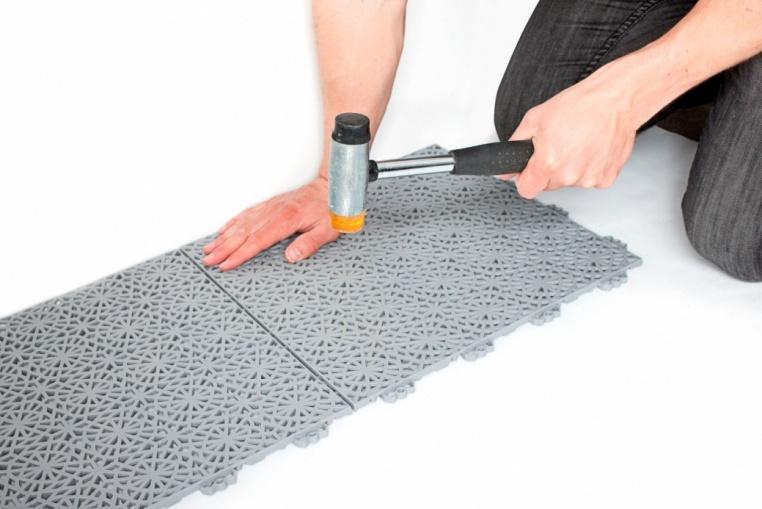 PAVIMENTI IN PVC di BERGOFLOORING I pavimenti di BergoFlooring sono realizzati con piastrelle solide in polipropilene