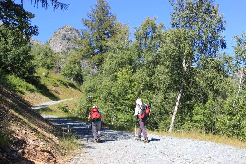 parcheggiato (pochi posti) e continuato a destra lungo la nuova