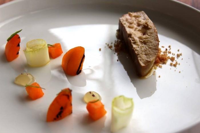 Mirazur, foie gras con nocciole del Piemonte e daikon Immancabile il foie gras in