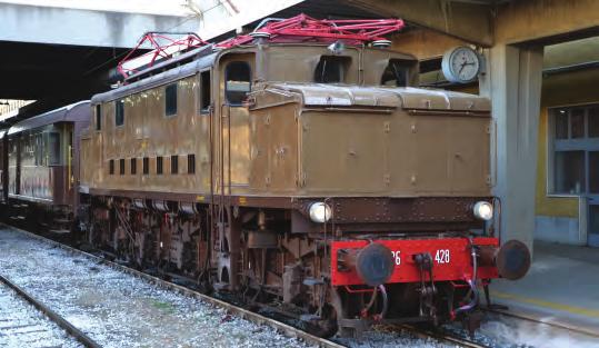 Dati tecnici Cenni storici Anni di costruzione: Velocità: Rodiggio: Potenza oraria: Potenza continuativa: Lunghezza: E 626 1927-1939 95 km/h Bo Bo Bo da 1650 kw a 2100 kw da 1350 kw a 1890 kw 14.