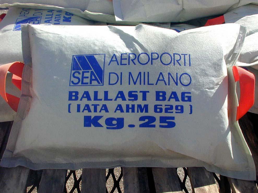 ZAVORRA Su alcuni voli può rendesi necessario l utilizzo della zavorra (ballast), ogni sacco ha un peso di 25 Kg. Bisogna contare sempre il n dei colli.