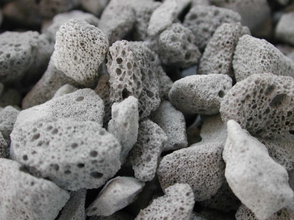 Sostenibilità dei componenti Cemento Per ogni kg di clinker prodotto circa 1 kg di CO 2 viene immesso nell atmosfera Prodotti della reazione idraulica del cemento conducono molto bene il calore