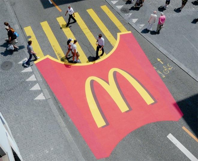 Figura 12: Foto della pubblicità stradale della compagnia di fast food "Mc Donald's".