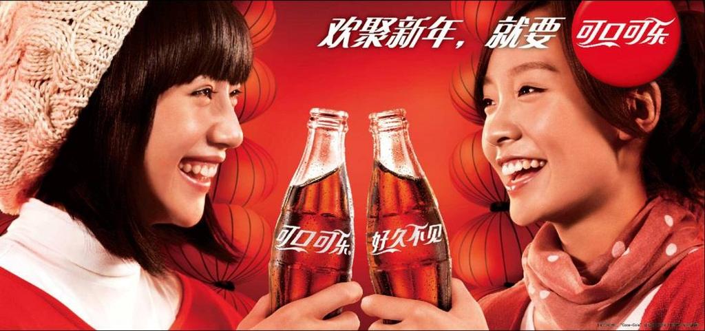 Figura 17: Pubblicità Coca Cola. È evidente l'utilizzo del numero 2 nella coppia di ragazze che tengono due bottiglie in mano e del colore rosso, proprio del marchio pubblicizzato e caro ai cinesi. 3.