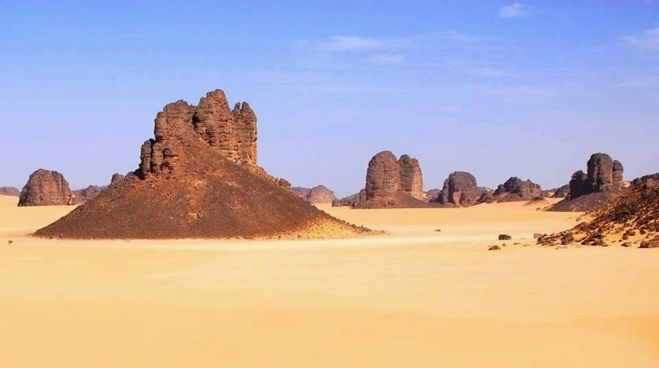 ALGERIA L erg Tihodaine e la Monument Valley del Sahara 12 giorni Viaggio-spedizione esclusivo che si snoda nella parte centrale del Sahara algerino e tra le propaggini occidentali dell altopiano del