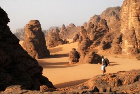 roccia. La zona è molto frequentata da nomadi Tuareg grazie all abbondanza di vegetazione e di acqua.