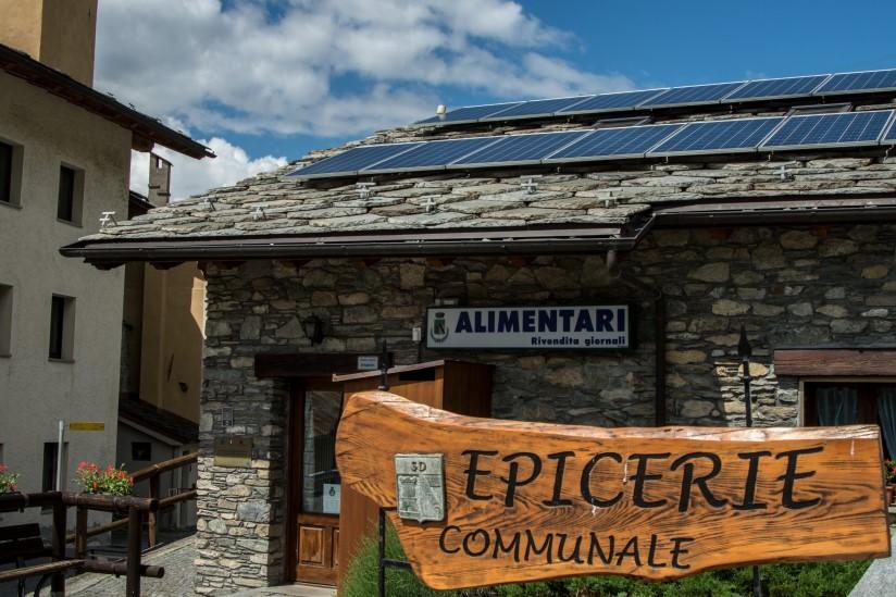 Il complesso è costituito da un impianto solaretermico e da un impianto fotovoltaico che alimenta un prototipo di