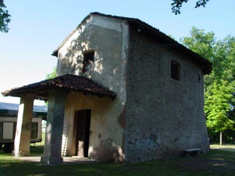 originale e evidente un luogo isolato, arretrato nell'abside e in