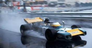 Hill quindi se ne va dalla Lotus e entra nella scuderia Brabham