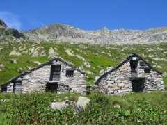 Oltrepassare il paese e proseguire in direzione di Borgosesia, arrivando così a Bettole Trekking "La dorsale soleggiata" dislivello mt 400 Ritrovo ore 9,00 a Balmuccia, presso bivio che divide la