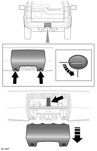 Recupero del veicolo PUNTO DI TRAINO POSTERIORE Il punto di traino posteriore è situato dietro ad un pannello amovibile nella parte inferiore del paraurti posteriore.