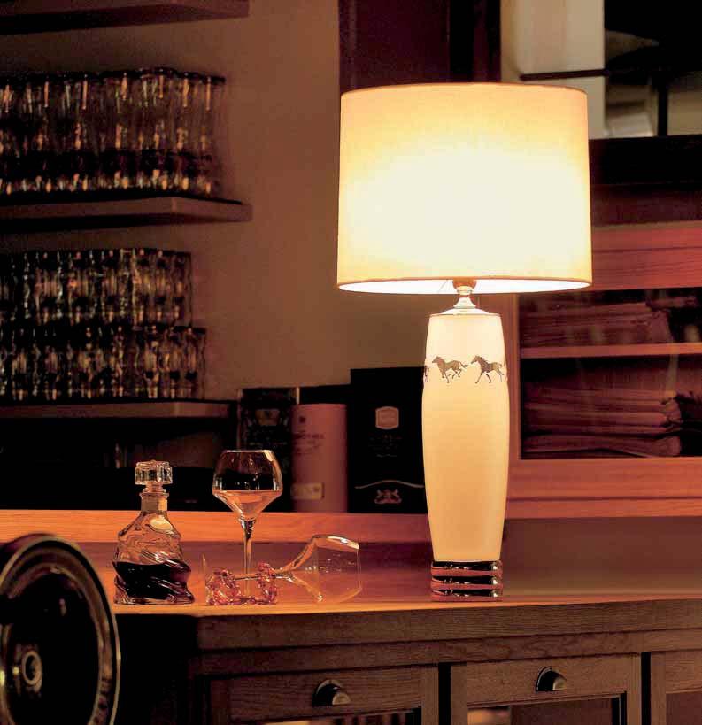 Lampada in cristallo acidato, inciso e decorato a mano in oro 24 K e