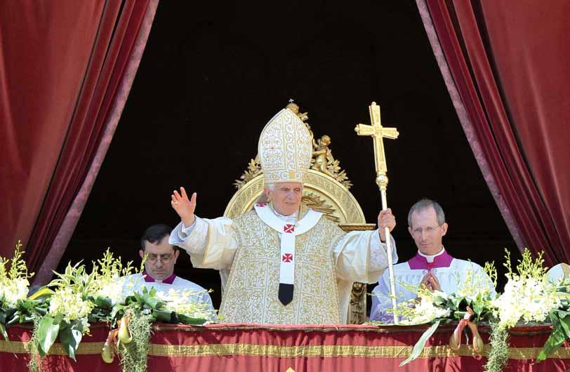 PASQUA 2012 Nel cuore della Vergine Maria, la madre di Gesù, la fiammella è rimasta accesa in modo vivo anche nel buio della notte «Con la morte di Gesù, sembrava fallire la speranza di quanti