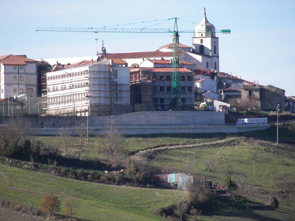 Nicola Rizzo (nicola.rizzo@cadinvest.it), M.Gabriella Castellano (maria.gabriella.castellano@fip-group.it) Isolamento sismico dell edificio adibito a plesso scolastico A.