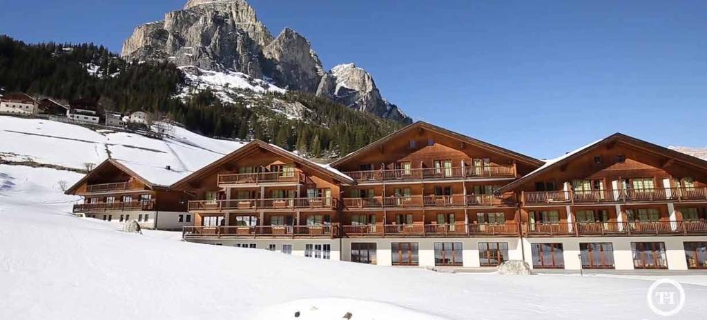 Hotel Greif 4* Alta Badia Corvara (BZ) - Trentino-Alto Adige Quote per persona a notte mezza pensione (bevande escluse) Periodo Notti Quota Standard Quota Superior Quota Suite 06/01 13/01 7 108 130