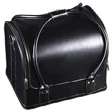 24,5 Case in eco leather with easy zipper. Sizes: L. 31 cm P. 23,5 cm H. 24,5 cm. E 110,00 Case trasparente Transparent case cod.