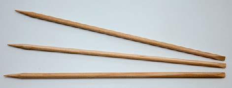 Bastoncini di legno monouso per spingere le cuticole. Single-use wooden stick to push the cuticles.