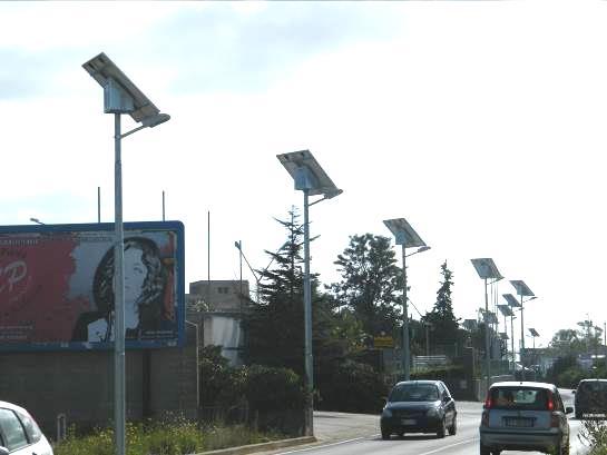 IL LAMPIONE FOTOVOLTAICO è una fonte di illuminazione auto-alimentata, che consente di