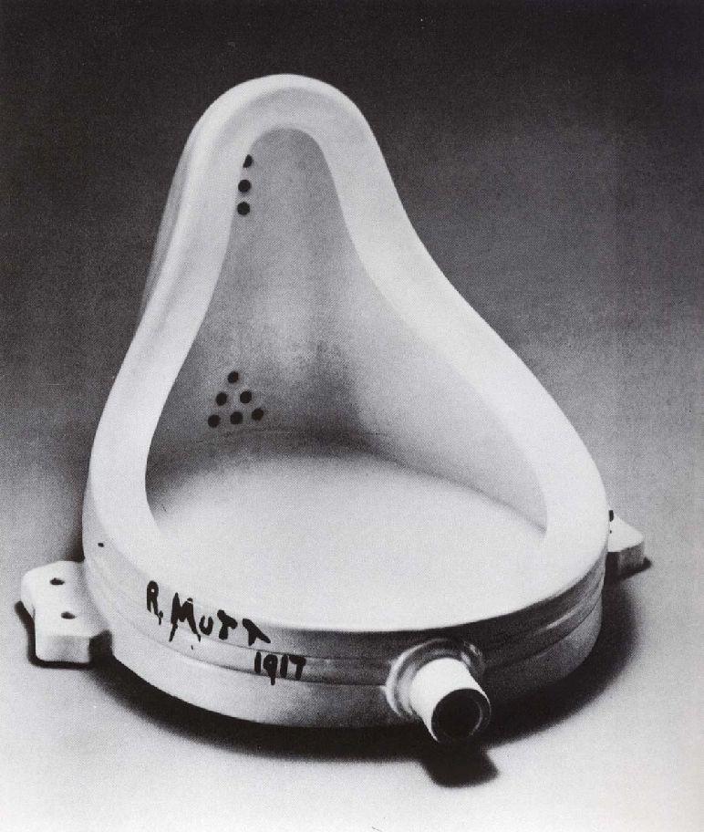 Gli anni 60: l arte concettuale e il ruolo dell artista Marcel Duchamp e il ready made Il ready-made è un comune manufatto di uso quotidiano (un attaccapanni, uno scolabottiglie, un orinatoio, ecc.