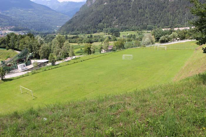 CENTRO COMMERICALE LOC. CAMPO DEI PRATI (46 02 24.5 N 10 44 51.3 E) riserva da attrezzare nella discoteca al primo piano. Anche per terremoto.