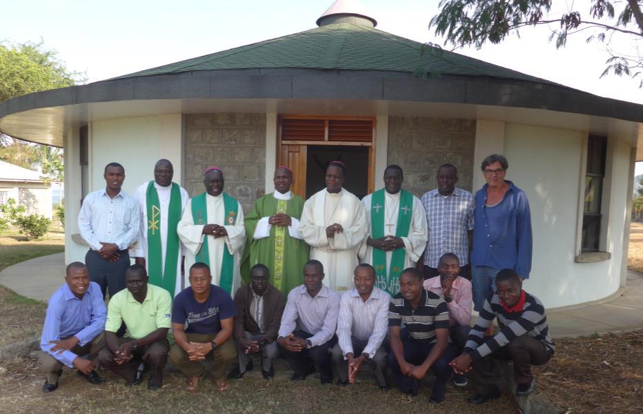 SPECIAL BULLETIN OF JULY - NOTIZIE SPECIALI DI LUGLIO PRIVATE VISIT OF 4 CATHOLIC BISHOPS The Camillian Community in Karungu were greatly honoured to be hosts of a private visit