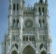 La cattedrale di Amiens (dal 1220) La navata ha per modello quella di Reims, ma le