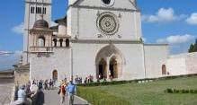 Basilica di San Francesco ad Assisi (1228-1253) Presenta diversi elementi che richiamano soluzioni