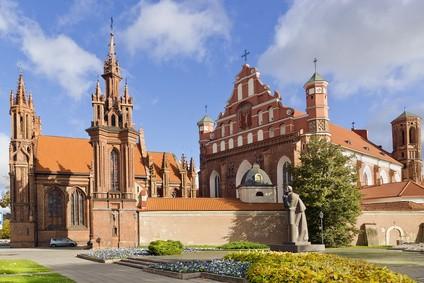 Giorno 2 (Lunedi): Vilnius Vilnius è conosciuta per gli oltre 1200 edifici medievali e 48 chiese.