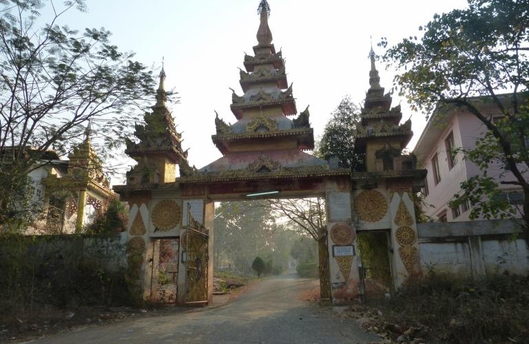 TOUR MYANMAR COLONIALE ITINERARIO: MANDALAY -PYIN OO LWIN ( MAYMIO) HSIPAW - GOITEK NAUNGCHOW station