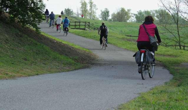 LUNGO IL FIUME:LE CICLABILI Il territorio offre molte opportunità agli appassionati della bicicletta, essendo attraversato da una fitta rete di piste adeguate di circa 30 km.