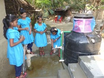 Il Progetto Rishilpi WTP (Water Treatment Plant) ha concentrato l'attenzione sui vari problemi e ha deciso di intervenire con l'introduzione di una tecnologia accessibile per garantire una fonte di