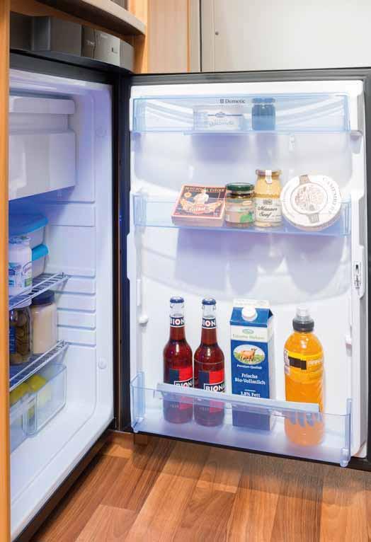 04 Il frigorifero da 104 litri con congelatore separato è già