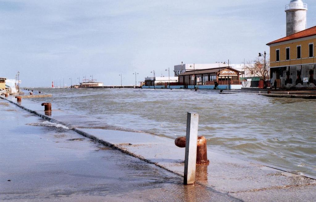 Opere di difesa dall acqua alta ANNI 2000 Porto Garibaldi Ravenna Nel corso degli anni 90 Cesenatico viene più volte allagata dalle acque marine.