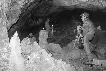 Esiste a 500 metri circa dalla Grotta di Lamalunga la Grotta della Capra in alcune delle sue zone ed anfratti simile come forma e caratteristiche ambientali alla Grotta di Lamalunga e quindi adatta a