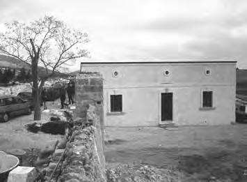 Visita guidata al sito di Lamalunga La mattina di domenica 3 dicembre 2000, si è svolta una visita guidata al sito dell Uomo di Altamura in località Lamalunga, ed alla Masseria Ragone, dove erano in