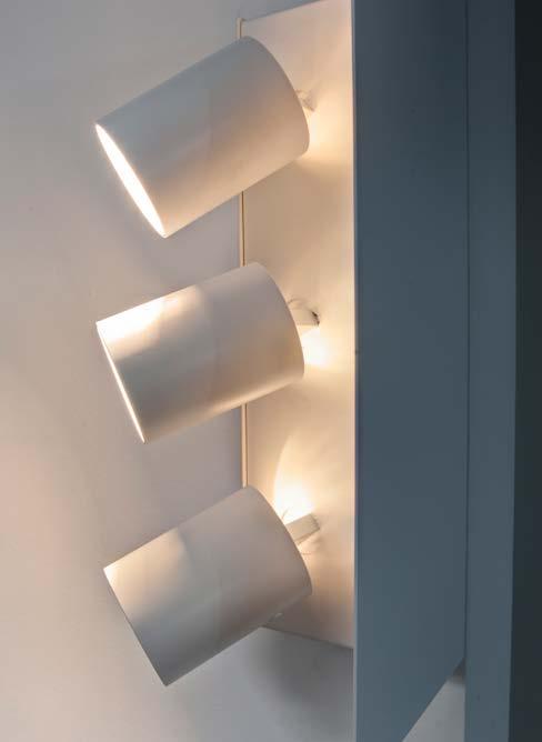 334 design: LEFT DESIGN Da soffitto o parete per interni in metallo verniciato bianco con tre elementi di forma cilindrica orientabili Con alimentatore elettronico Ceiling or